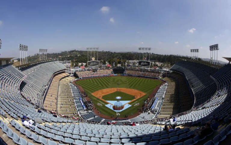 Dave Roberts Raves About Dodger Stadium Clubhouse After $100 Million Renovations